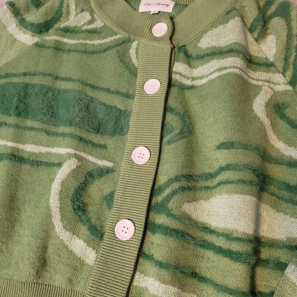 Chic Green Patterned Cardigan - Picture 2 of 6